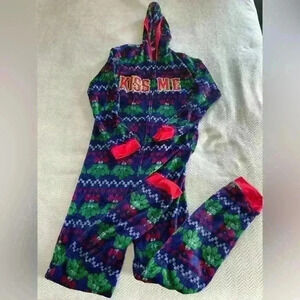 Holiday Time Christmas Pajama One Piece Mistletoe Kiss Me Fleece Unisex Medium